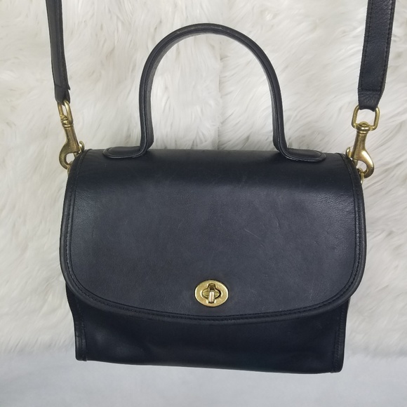 Coach Handbags - Vintage Coach Manor 9977 Crossbody